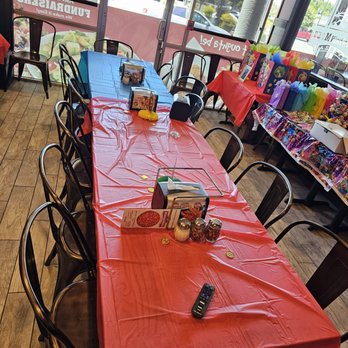 Mountain Mike's Pizza - Decorated main table in party room - Pizza Near Me - Stockton, California