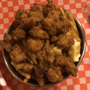 Roch le Coq - Fried chicken poutine - insane! - Chicken Shop Near Me - Montreal, Quebec Roch le Coq - Fried chicken poutine - insane! - Chicken Shop Near Me - Montreal, Quebec