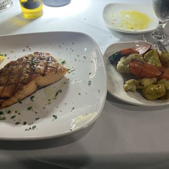 Roberto's Trattoria & Chophouse - Italian Near Me - Saint Louis, Missouri