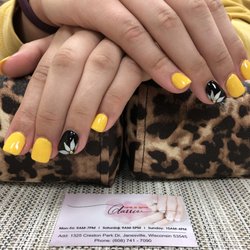 CL- Classic Nails & Spa - Yellow & daisy