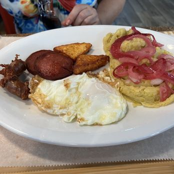Aki E Restaurant Bar - Dominican Near Me - Hollywood, Florida