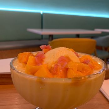 Mango Mango Dessert - A1. Special Mango Juice Sago and Pomelo with Mango Ice Cream - Desserts Near Me - Chicago, Illinois