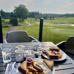 Callaghan's Restaurant & Bar - Breakfast with view of the golf course