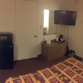 Town House Motel - flat screen TV with easy remote and all the HBO channels you'd ever want. - Hotels Near Me - Eureka, California