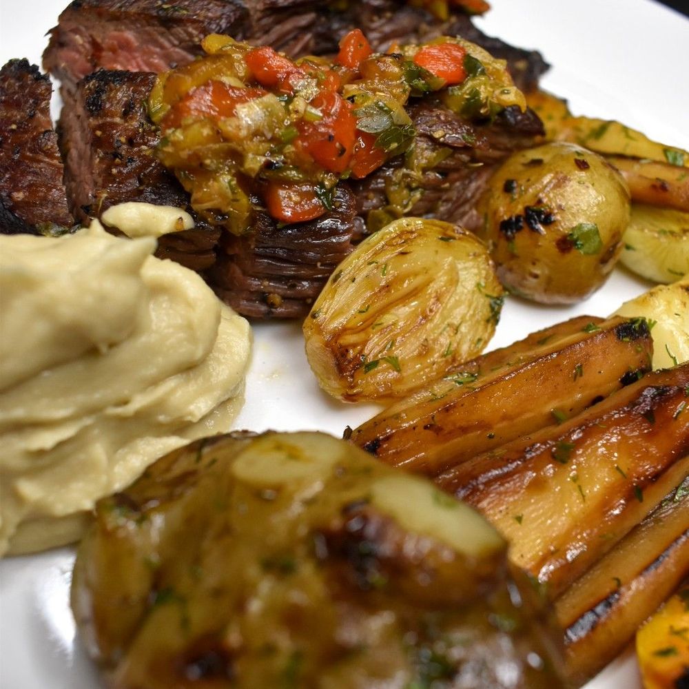 Restaurant H3 - Grilled beef flank steak (Winter vegetables, bell pepper chutney and parsnip puree) - Barbeque Near Me - Montreal, Quebec Restaurant H3 - Grilled beef flank steak (Winter vegetables, bell pepper chutney and parsnip puree) - Barbeque Near Me - Montreal, Quebec