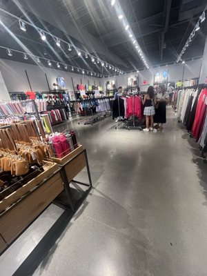 lululemon by null
