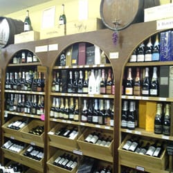 Val's Putnam Wines & Liquors - Great Old School wine store feel