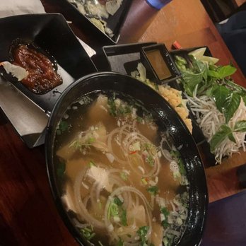 House of Pho - P. Chili Garlic Chicken Pho 36. Fried Calamari 40. Honey Walnut Shrimp App. - Vietnamese Near Me - Hoffman Estates, Illinois
