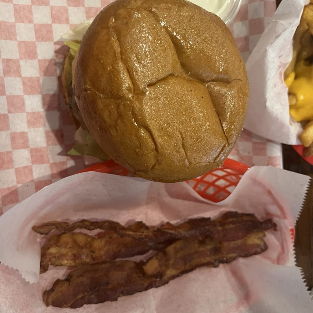 Burger 82 - Cheeseburger - Burgers Near Me - Allen, Texas Burger 82 - Cheeseburger - Burgers Near Me - Allen, Texas