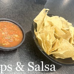 El Luchador - Real corn tortillas & real tomato Salsa