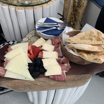Sandbar Rooftop - The delicious cheese board and homemade pita bread - Cocktail Bars Near Me - New York, New York