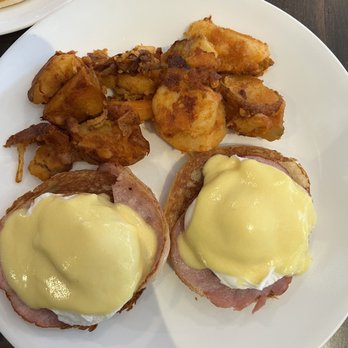 @Union - Eggs Benedict - Breakfast & Brunch Near Me - Allston, Massachusetts