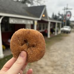 Goodison Cider Mill - Cinnamon sugar apple cider donut