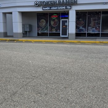 Token Ramen Altamonte - Entrance and view of restaurant - Bubble Tea Near Me - Altamonte Springs, Florida Token Ramen Altamonte - Entrance and view of restaurant - Bubble Tea Near Me - Altamonte Springs, Florida