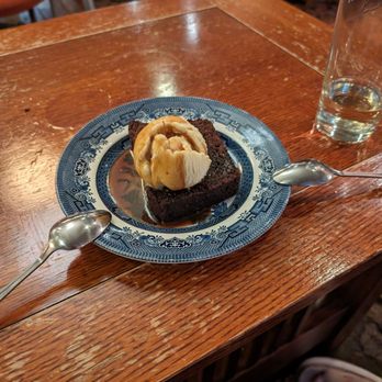 The Queen And Beaver Public House - Sticky toffee pudding - Pubs Near Me - Toronto, Ontario The Queen And Beaver Public House - Sticky toffee pudding - Pubs Near Me - Toronto, Ontario