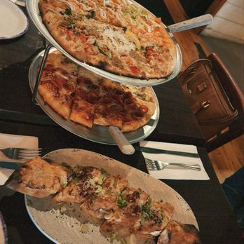 Rail Trail Flatbread - Bars Near Me - Hudson, Massachusetts