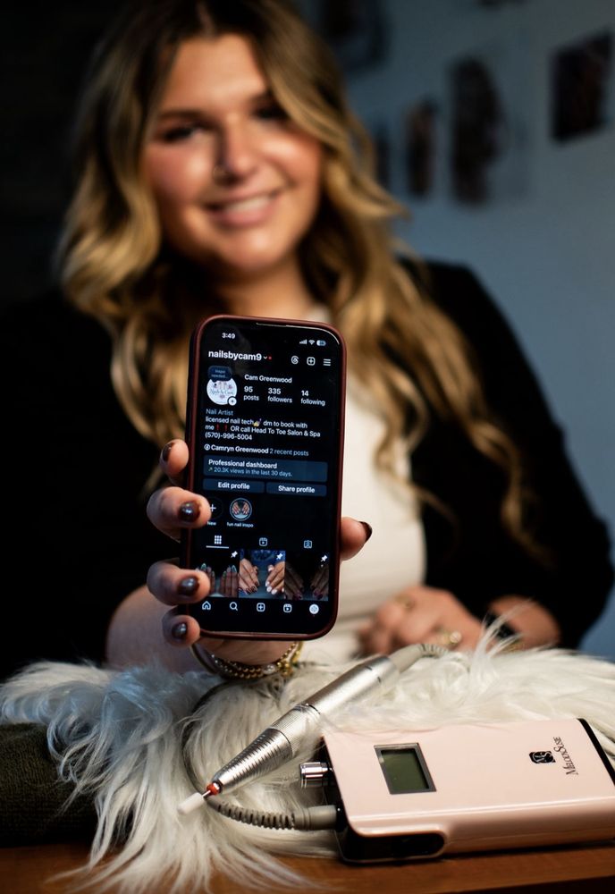 Head To Toe Salon & Spa Logo