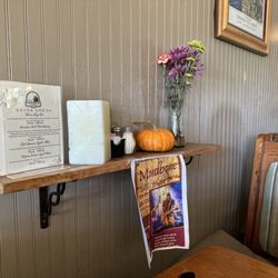 Culs Courthouse Grille - Items next to the booth!