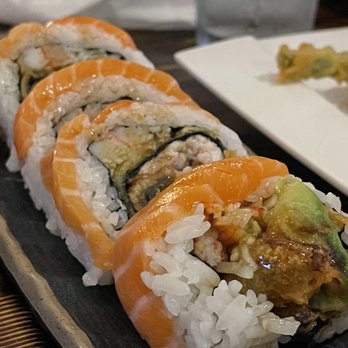 Sushi Dan - Salmon Avocado Roll - Sushi Bars Near Me - Studio City, California Sushi Dan - Salmon Avocado Roll - Sushi Bars Near Me - Studio City, California