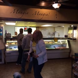 Louie's P & R - Deli area