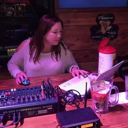 SHOWTIME KARAOKE - SHELLBELL mixing it up!