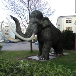 Mammut Statue