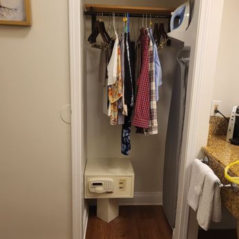 St. Charles Inn - Closet - Hotels Near Me - New Orleans, Louisiana