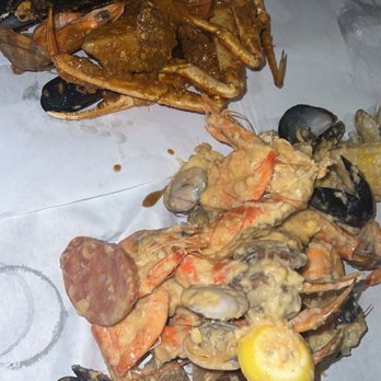 Crackin’ Kitchen - Seafood combo with white and red signature sauces - Seafood Near Me - Honolulu, Hawaii Crackin’ Kitchen - Seafood combo with white and red signature sauces - Seafood Near Me - Honolulu, Hawaii