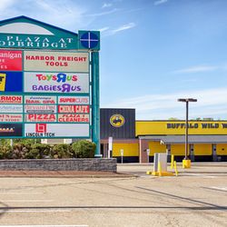 The Plaza at Woodbridge - Storefront