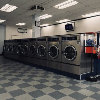 Alameda Coin Laundry - My view from the bench - Laundromat Near Me - Burbank, California Alameda Coin Laundry - My view from the bench - Laundromat Near Me - Burbank, California