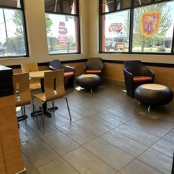 Dunkin' - Cozy dining