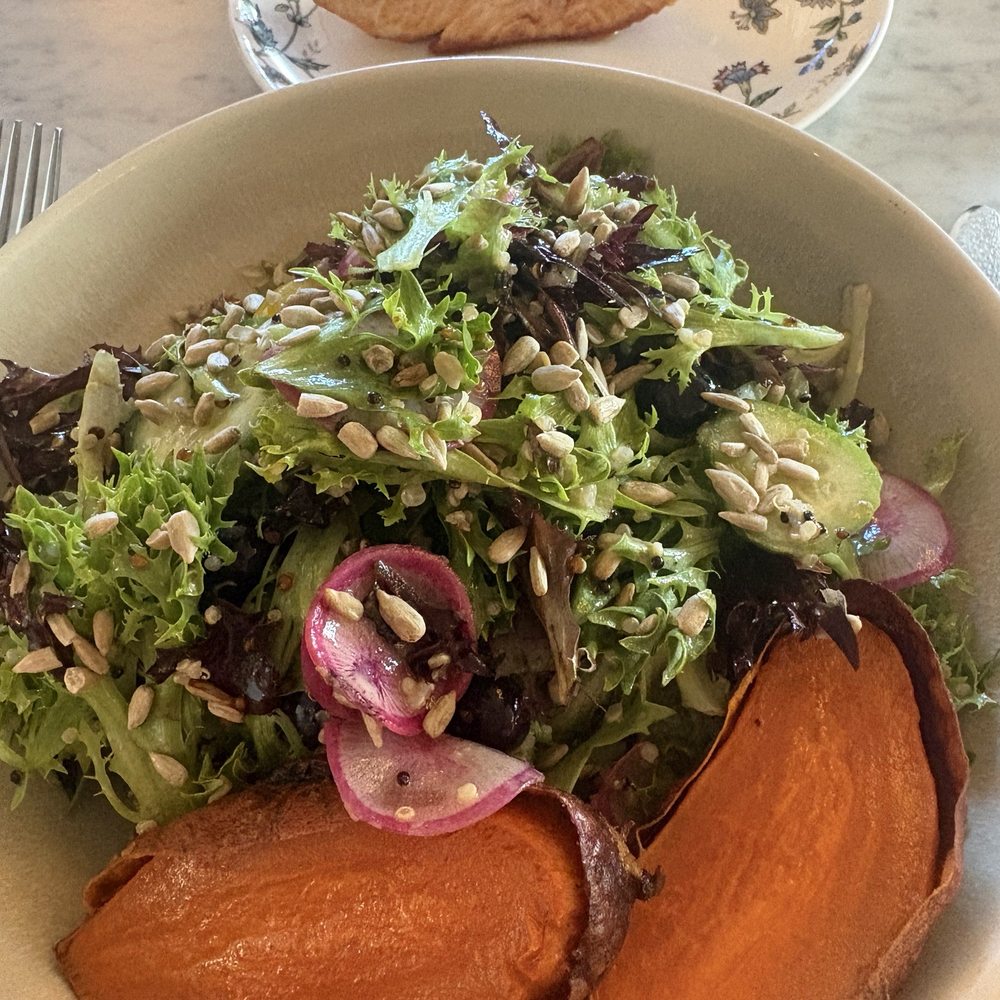 The Pembroke - Brunch salad with salmon - New American Near Me - Washington, DC, District of Columbia The Pembroke - Brunch salad with salmon - New American Near Me - Washington, DC, District of Columbia