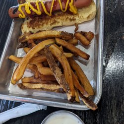 Pour Decisions Bar & Grill - Kids hot dog