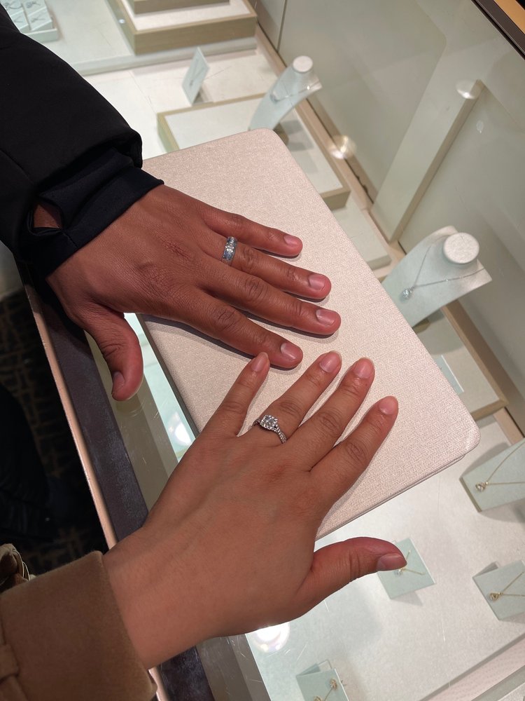 KAY JEWELERS Updated October 2024 23 Reviews 1100 S Hayes St