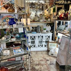 AG Antiques - Interior