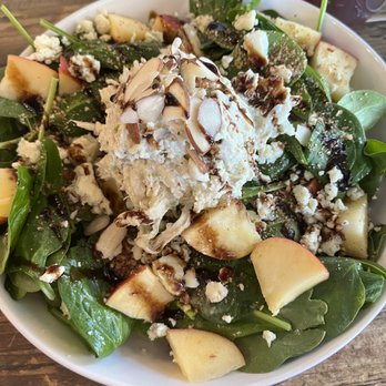 Mason & Dixie - Spinach salad with a Scoop of chicken salad - Southern Near Me - Grapevine, Texas Mason & Dixie - Spinach salad with a Scoop of chicken salad - Southern Near Me - Grapevine, Texas