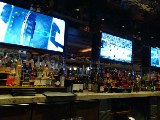 Center Bar by null