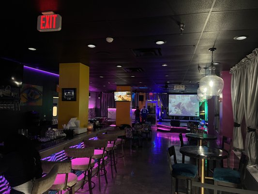 VISIONS EATERY & LOUNGE by null