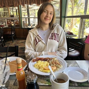 Gateway Restaurant & Lodge - Three Rivers Traditional Breakfast - New American Near Me - Three Rivers, California Gateway Restaurant & Lodge - Three Rivers Traditional Breakfast - New American Near Me - Three Rivers, California