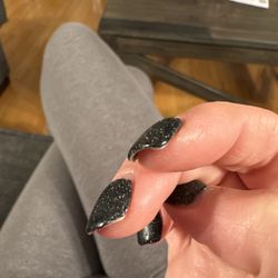 Modern Nails and Spa - Broken nail