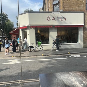 GAIL's Bakery Chiswick - Outside- line waiting to get in. - Bakeries Near Me - London, XGL GAIL's Bakery Chiswick - Outside- line waiting to get in. - Bakeries Near Me - London, XGL