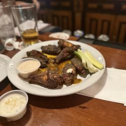 Point Phillips Hotel - Wings! Delicious.