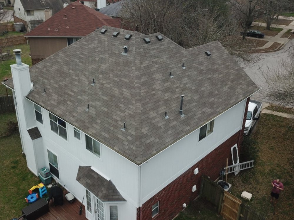 Slide of K&D Roofing