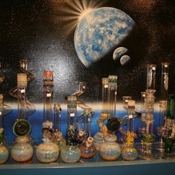 Mary Jane's Emporium - Planet Waterpipe needs lungs.