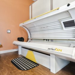 Maui Tanning - Level 1: 20 minutes Superbed with facial tanner.