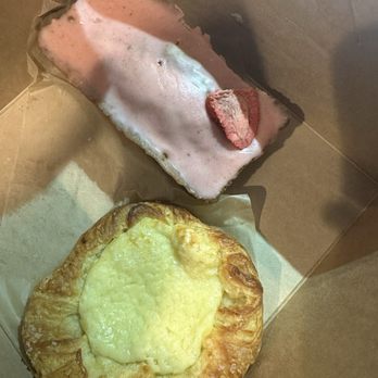 The Gingered Peach - Cheese danish and matcha strawberry cake - Coffee & Tea Near Me - Lawrence Township, New Jersey The Gingered Peach - Cheese danish and matcha strawberry cake - Coffee & Tea Near Me - Lawrence Township, New Jersey