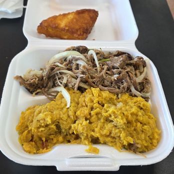 El Palacio De Los Jugos - Vaca frita, fried cheese and fufú - Cuban Near Me - Miami, Florida El Palacio De Los Jugos - Vaca frita, fried cheese and fufú - Cuban Near Me - Miami, Florida