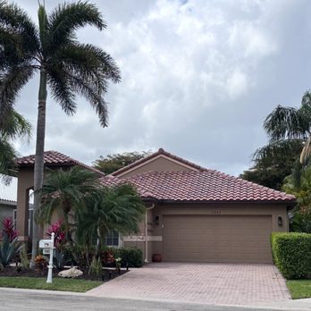 Family Gutters - Gutter Services Near Me - Lake Worth Beach, Florida Family Gutters - Gutter Services Near Me - Lake Worth Beach, Florida
