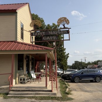 Lost Maples Cafe - Cafe entrance - Breakfast & Brunch Near Me - Utopia, Texas