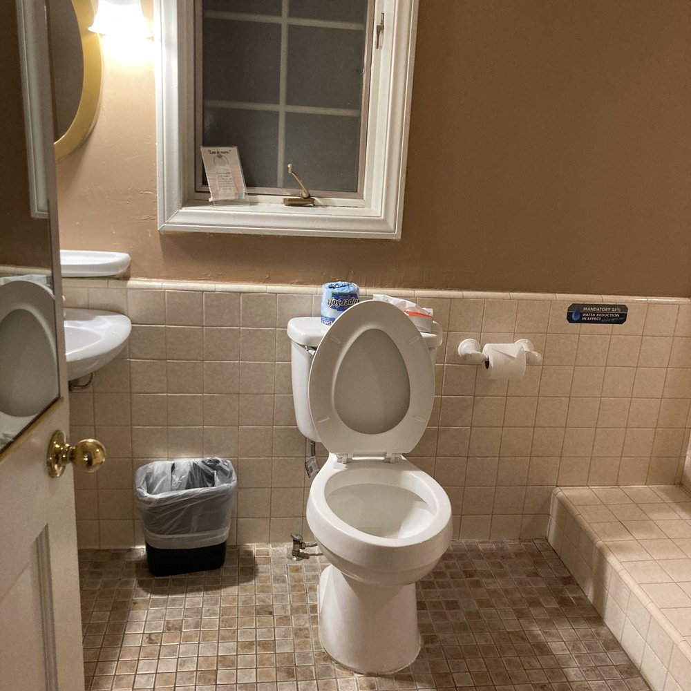 Saddleback Inn - Everything clean on walk in - Hotels Near Me - Lake Arrowhead, California Saddleback Inn - Everything clean on walk in - Hotels Near Me - Lake Arrowhead, California